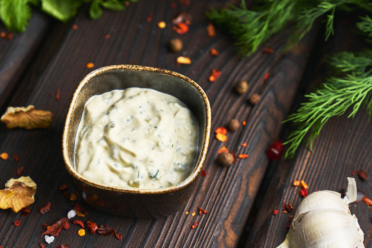 Чесночно-сметанный