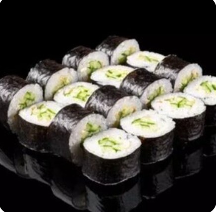 Хосомаки с огурцом и кунжутом