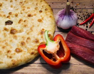 Осетинский пирог с говяжьим мясом и болгарским перцем 800г