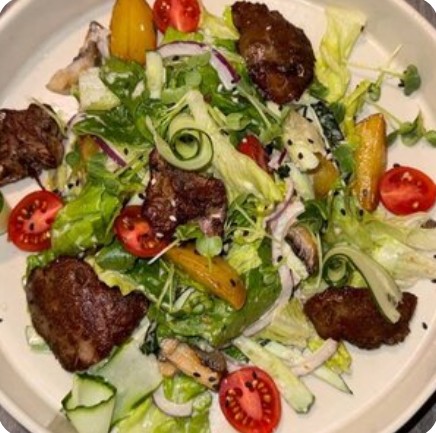 Салат с куриной печенью