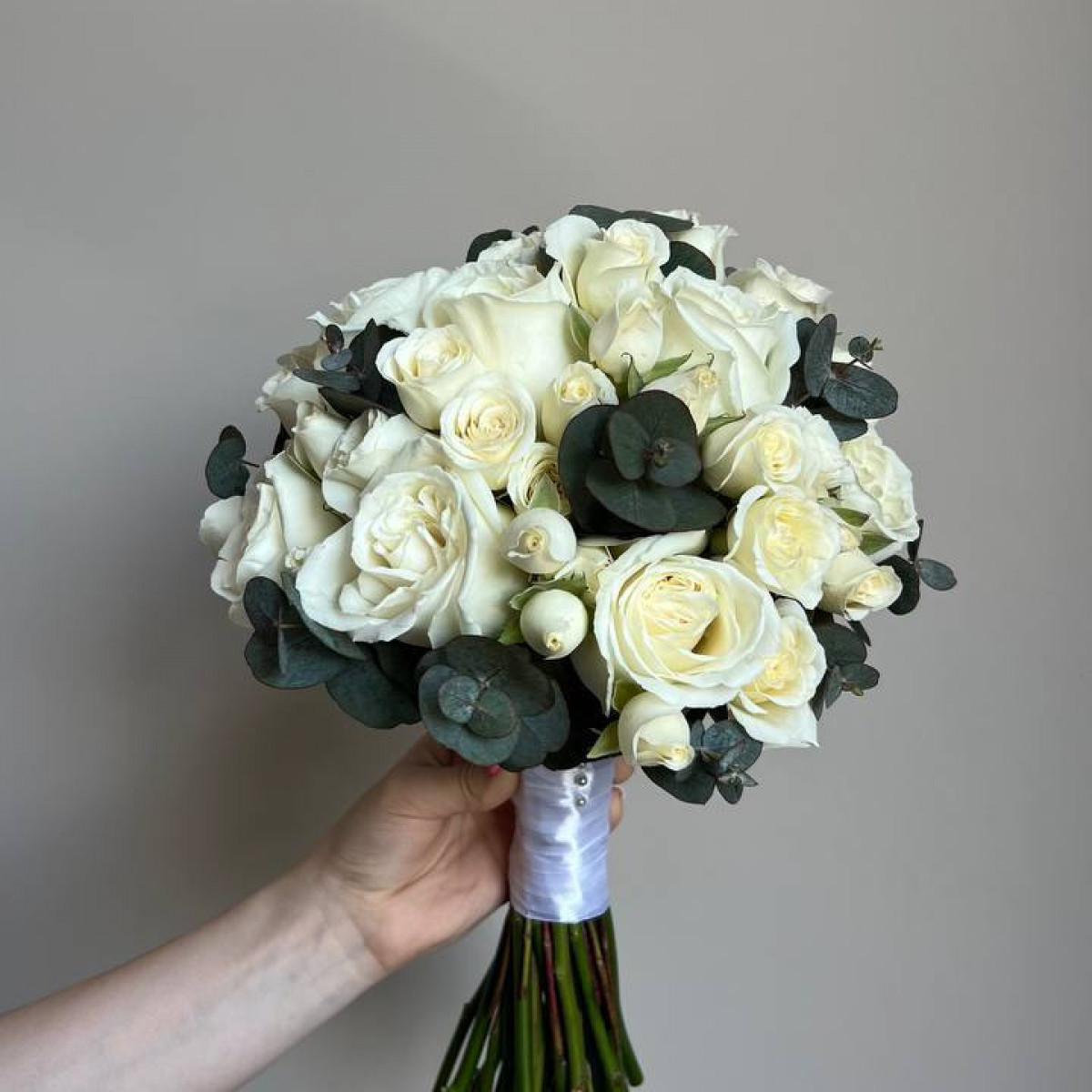 Букет невесты из роз и эвкалиптом (предзаказ)