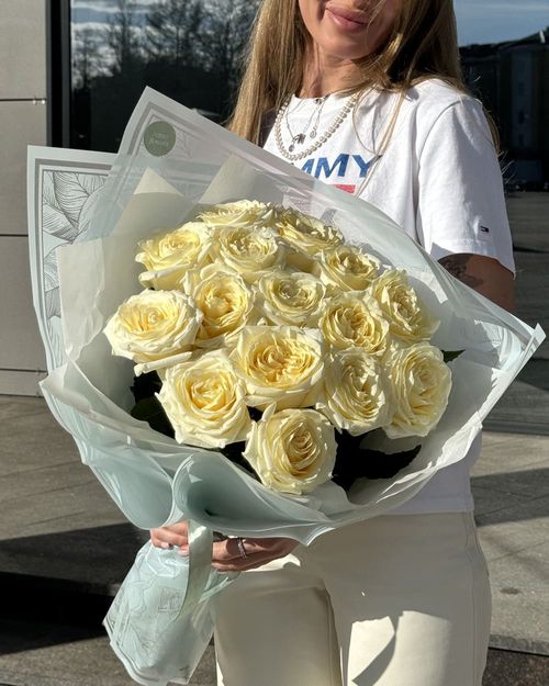 Букет из 15 белых роз