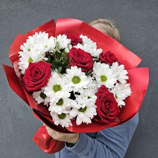 Букет из роз и хризантем