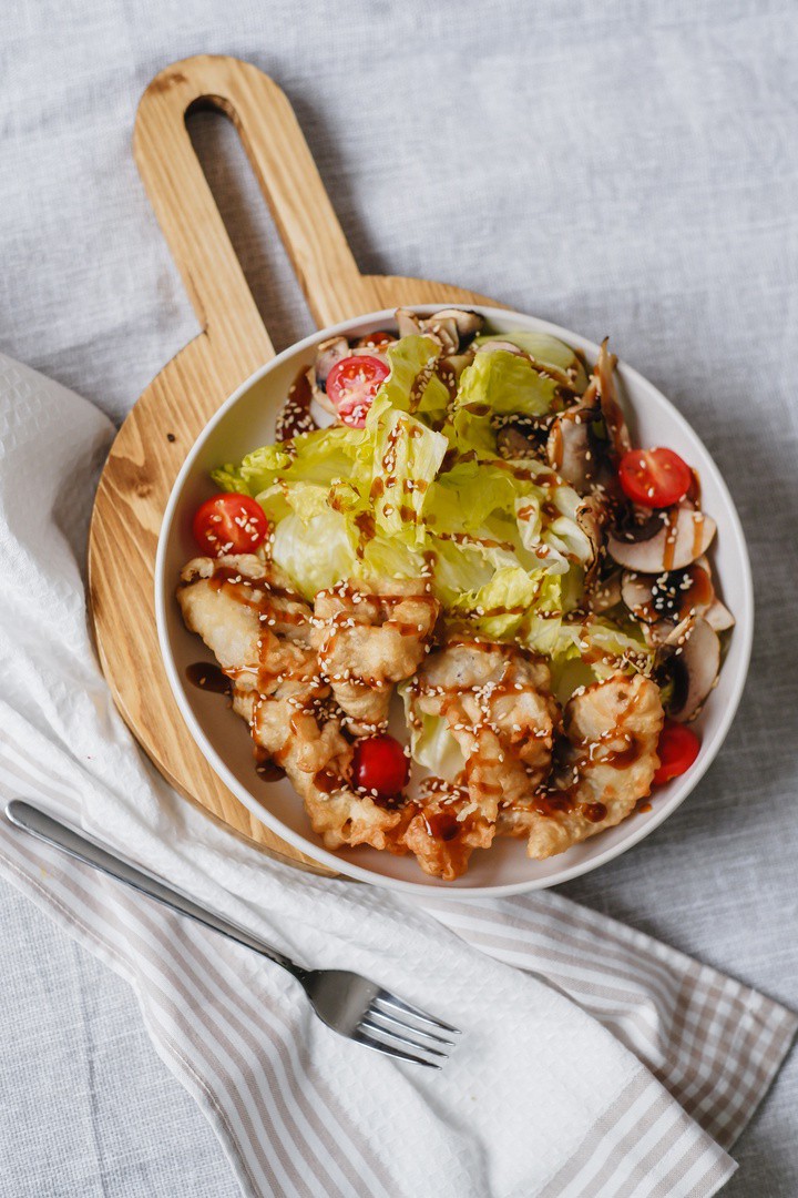 Салат с осьминогами.