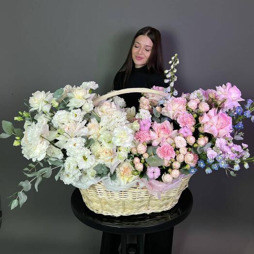 Огромная Корзина с цветами
