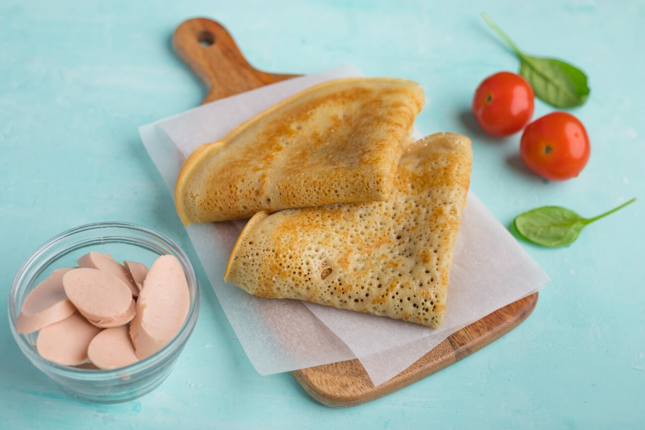 Блины с веганской сосиской