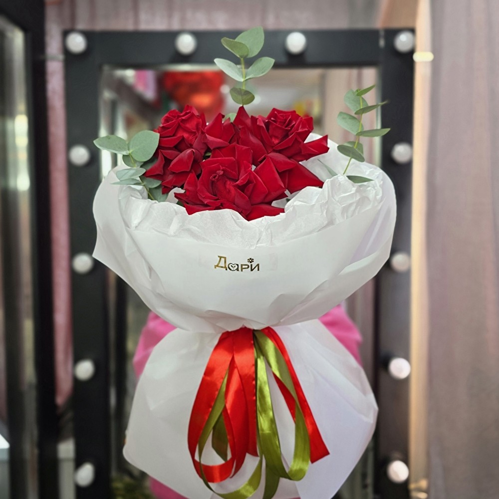 №137 Букет из 3 Французких роз с эвкалиптом