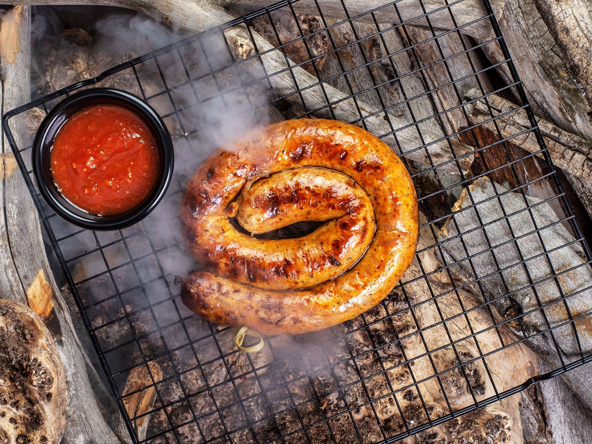 Жареная куриная колбаска с гарниром