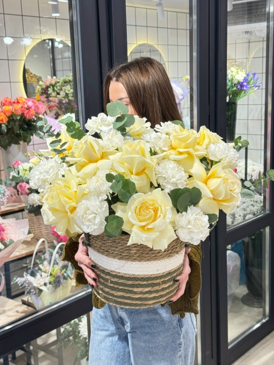 Корзина с французскими розами