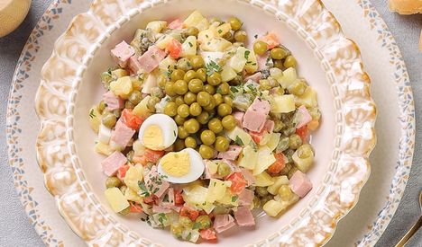 Авторский оливье с ветчиной