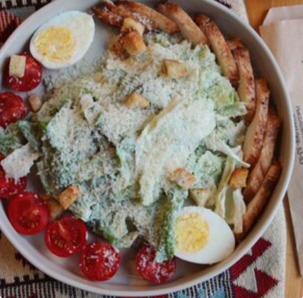 Салат Цезарь с курицей