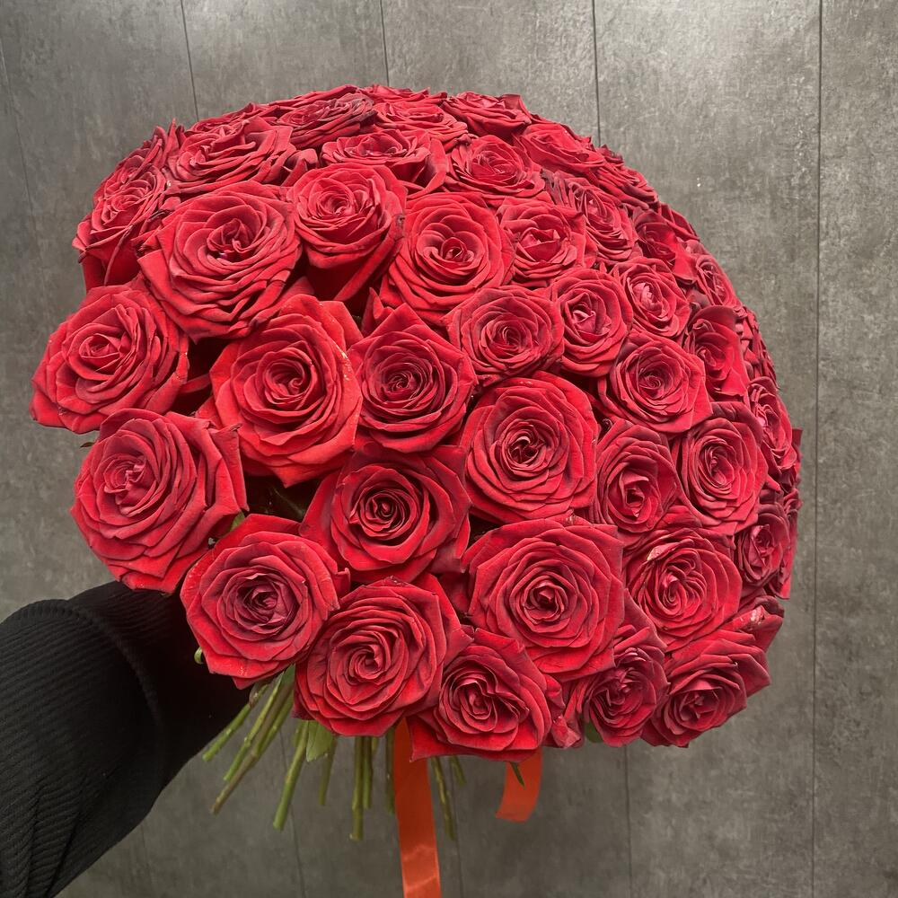 51 ароматная красная роза