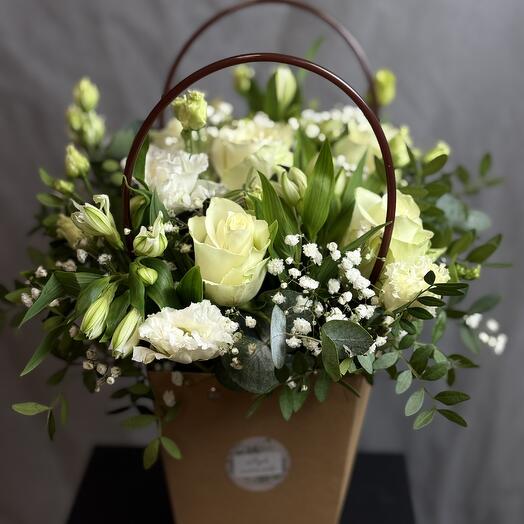 Цветочная композиция в сумочке