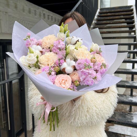 Нежный букет с хлопком и маттиолой