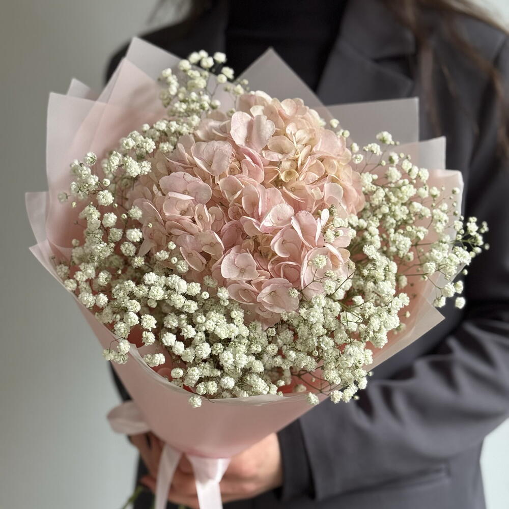 Букет из розовой гортензии и белой гипсофилы, букет 451