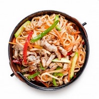 Удон с овощами в слив.соусе с курицей
