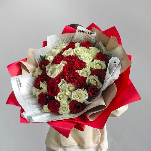 51 Роза красная белая яркий пышный букет