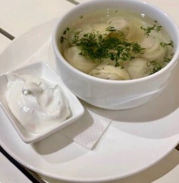 Куриный бульон с пельменями