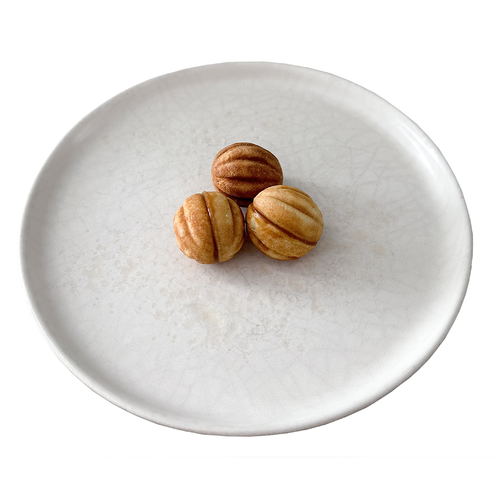 Орешки с варёной сгущёнкой 3 шт