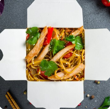 По-китайски с курицей и яичной лапшой