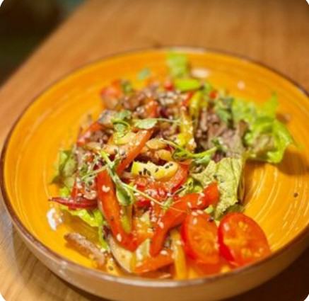 Теплый салат с говядиной