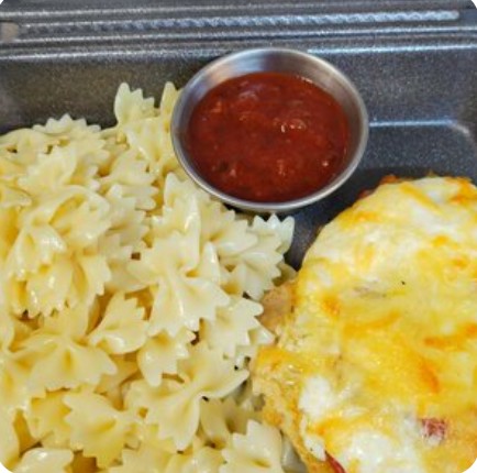 Макароны с куриным филе с помидоркой