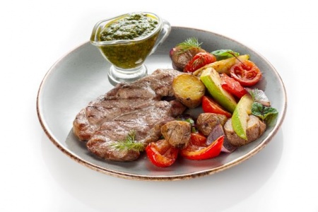 Стейк из свинины с овощами