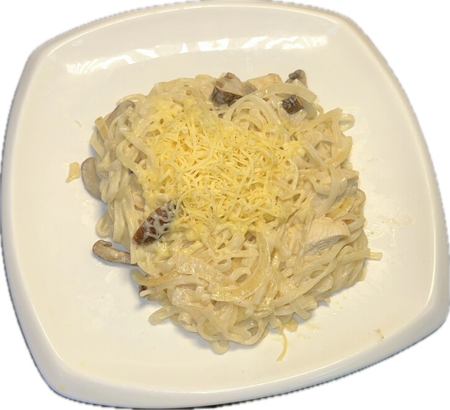 Лапша с курицей под сливочным соусом