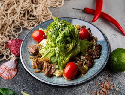 Теплый салат с куриной печенью