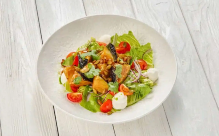 Салат теплый с баклажанами