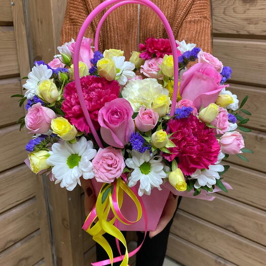 Яркие цветы в сумочке