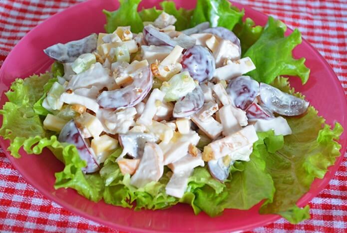 Салат с курицей и грибами