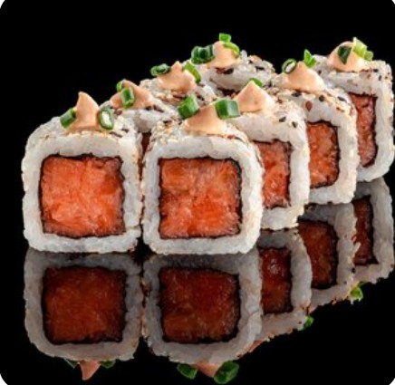 Ролл из лосося в соусе Спайси