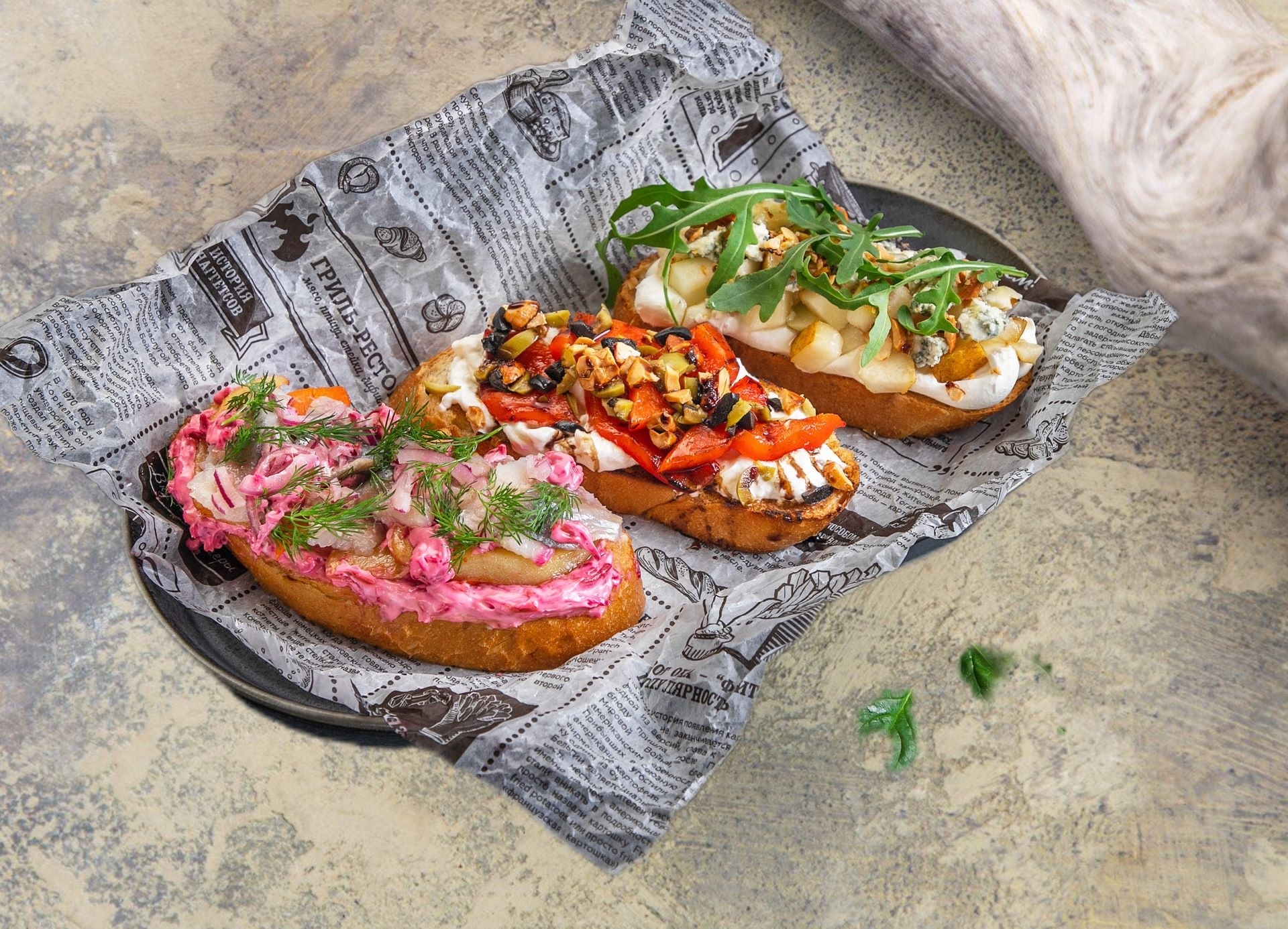 Брускетта с грушой и сыром ДорБлю