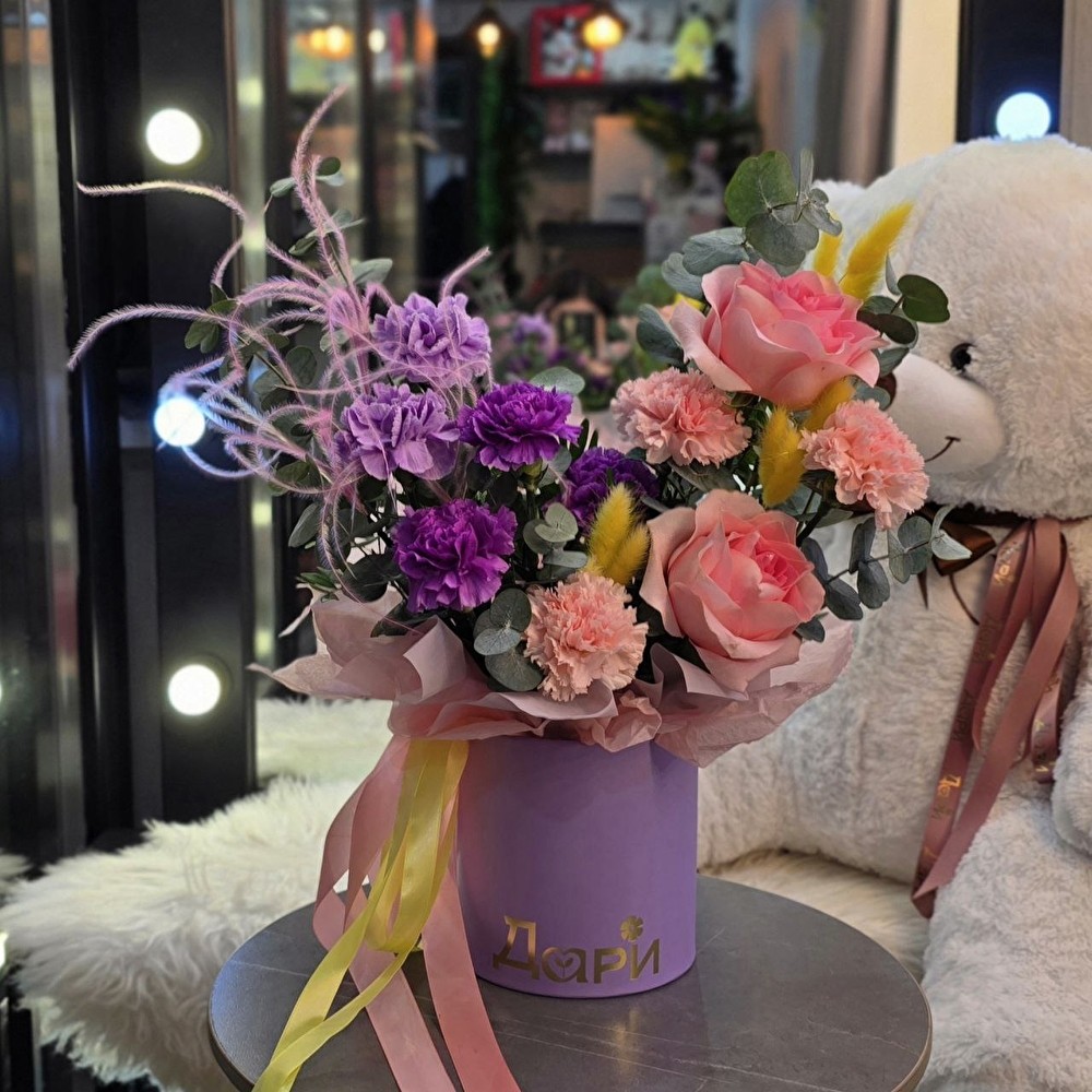 №115 Композиция с розами и диантусами