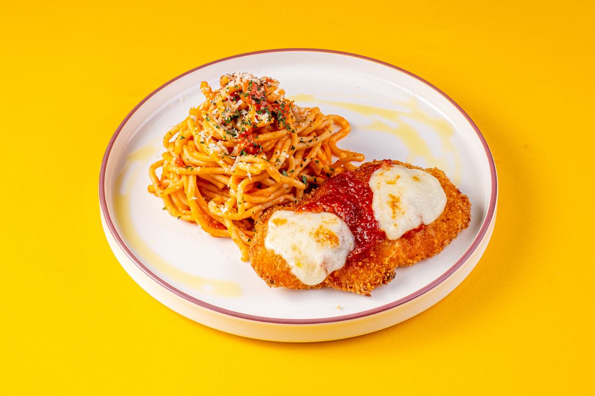Цыпленок пармиджана со спагетти