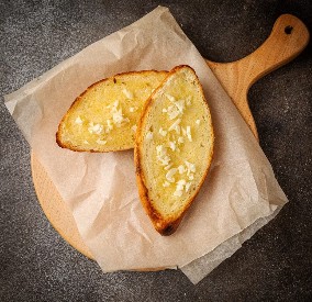 Шоти с сыром, чесноком и сливочным маслом