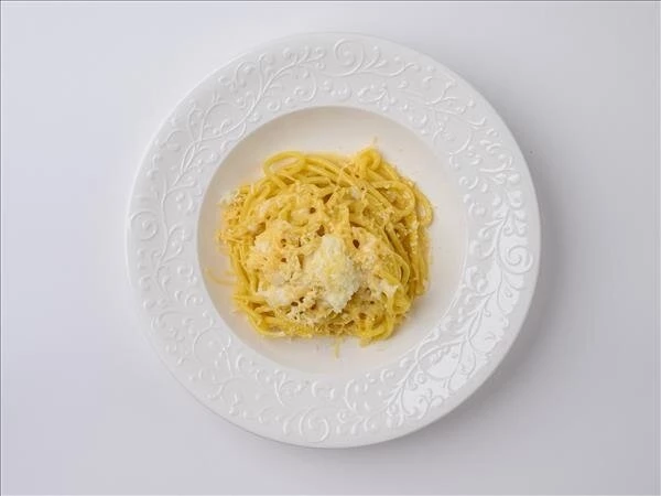 Спагетти со сливочным маслом и сыром