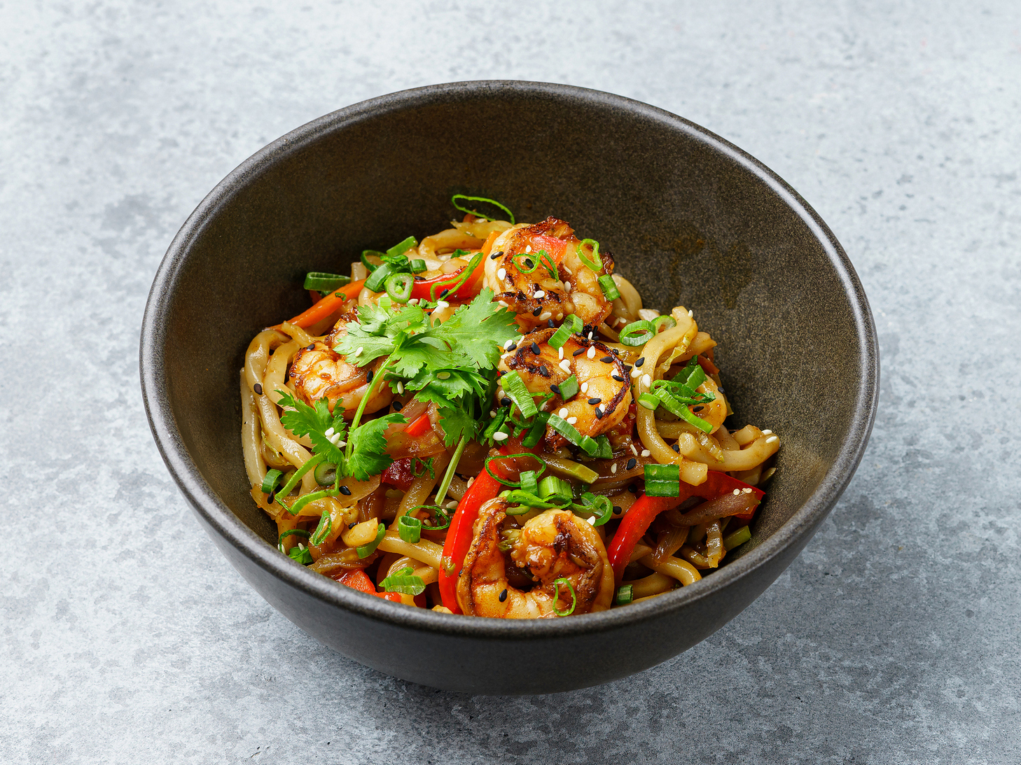 Wok удон с креветками