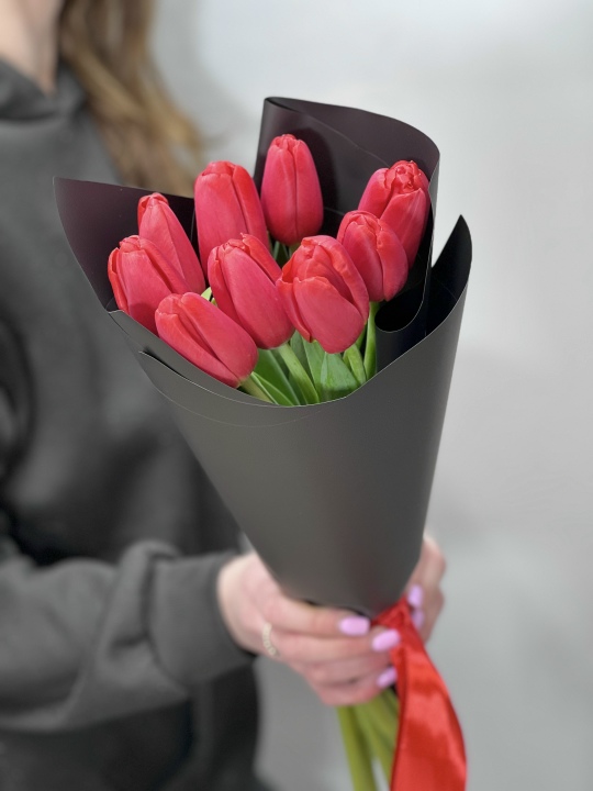 Букет «Танго» с красными тюльпанами