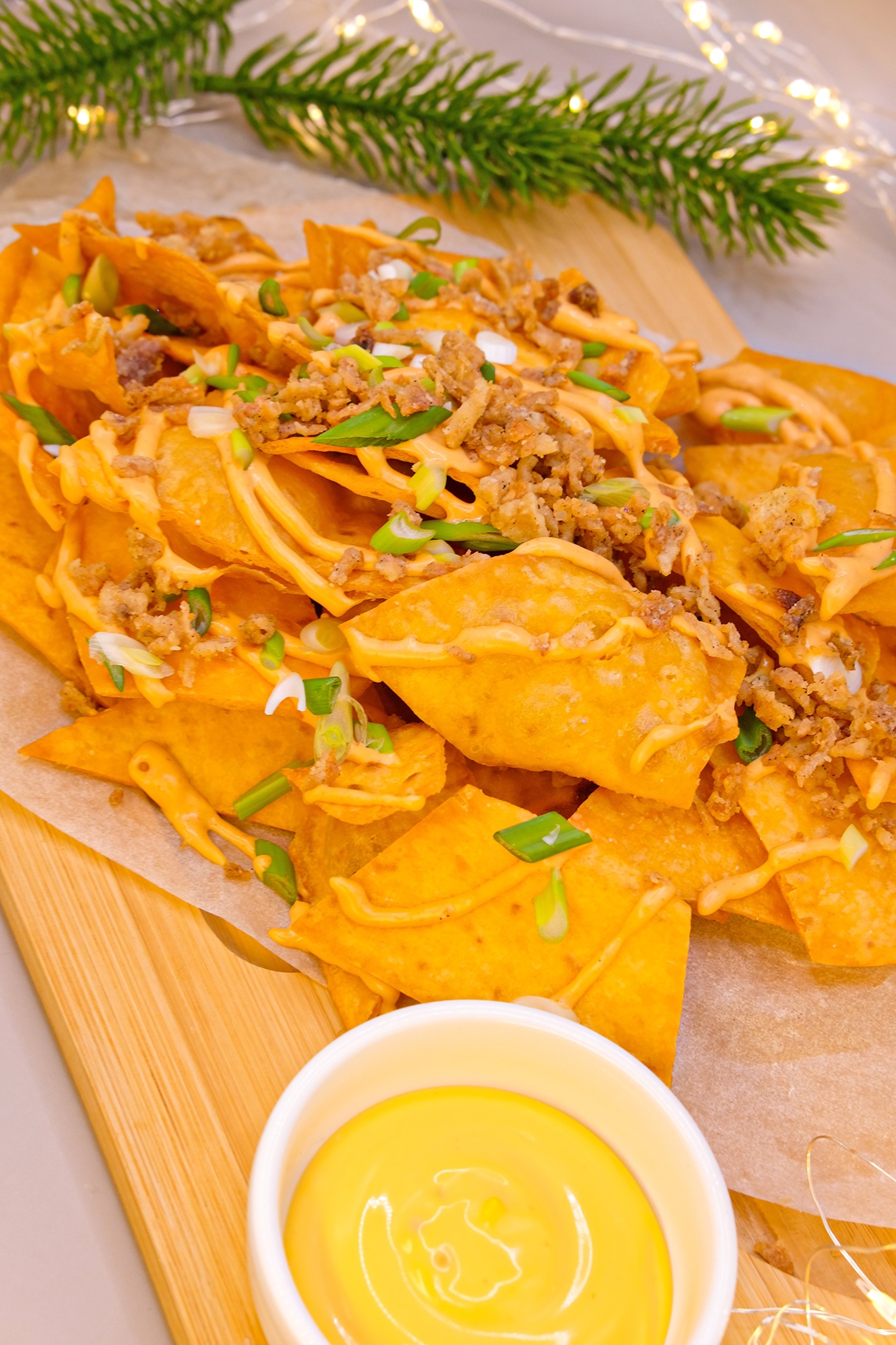 Начос с зелёным луком и луком фри