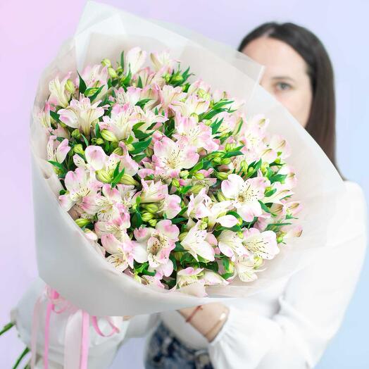 Букет из 19 нежно розовых альстромерий
