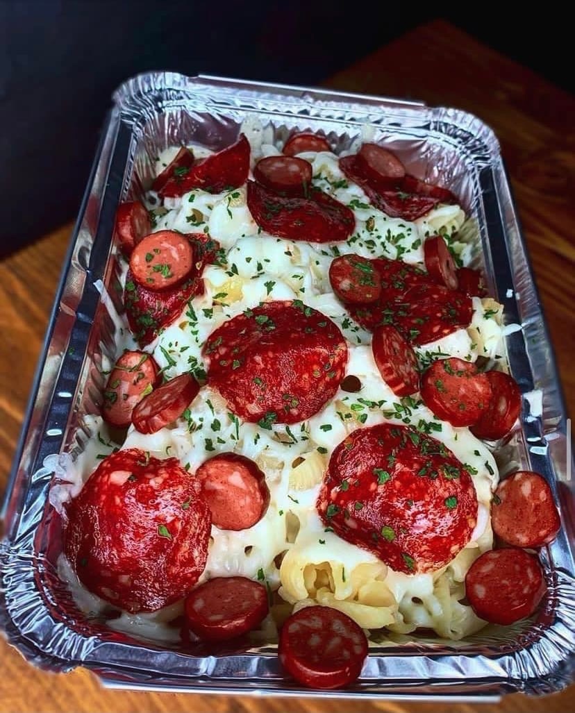 Сытая мама с колбасками