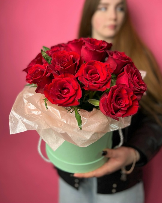 Композиция из красных роз (19 шт)
