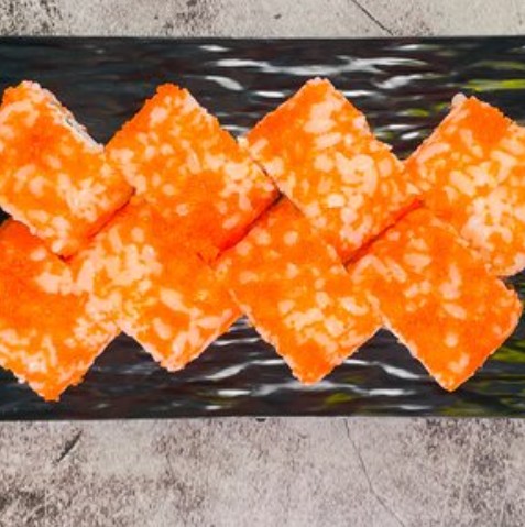 Ролл масаго, сыр, угорь и омлет