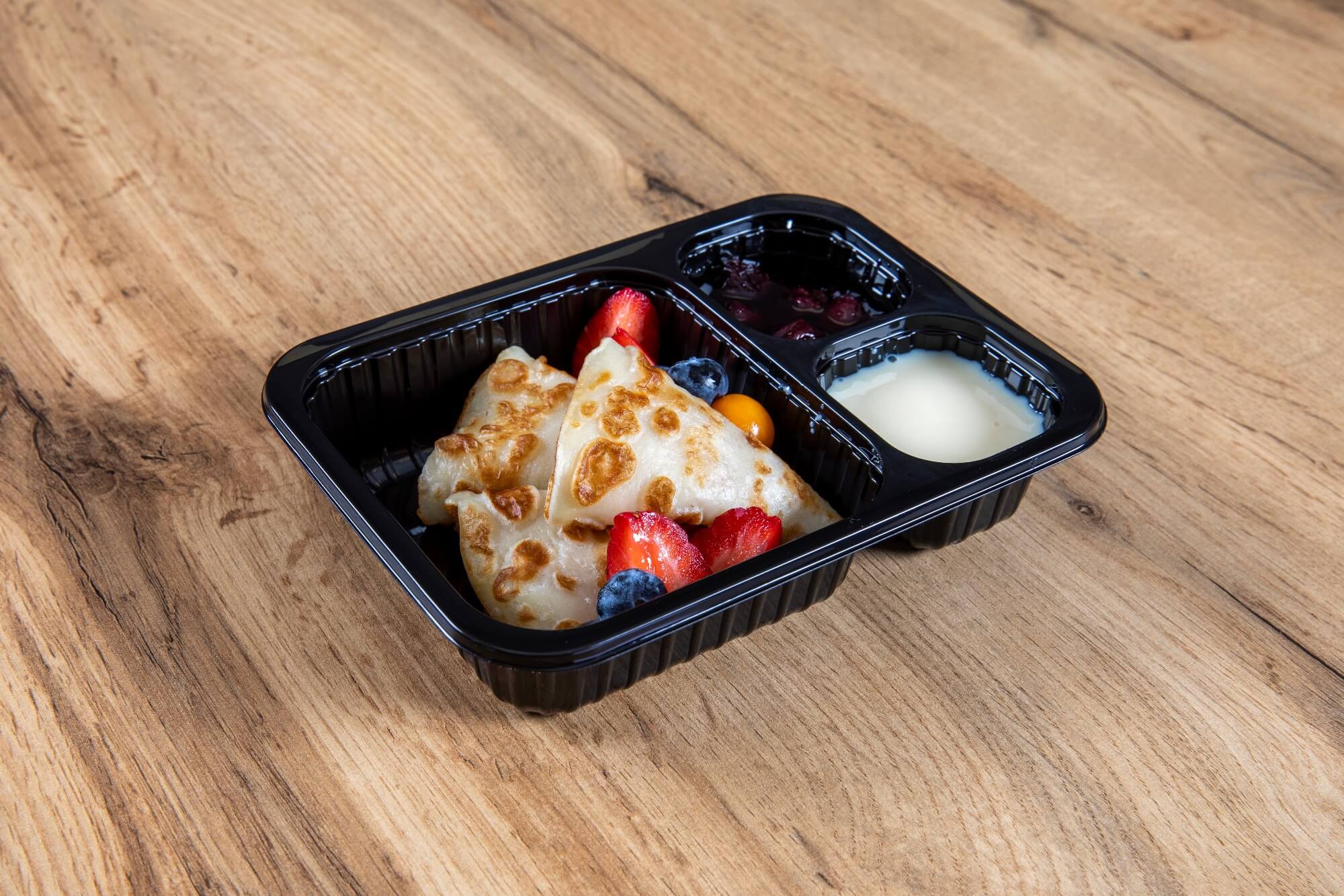 Блинчики с вареньем и сгущенным молоком