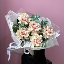 Пинк Мондиал с эвкалиптом