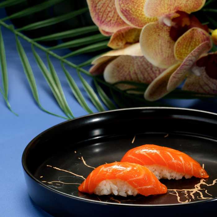 Суши с лососем 2шт