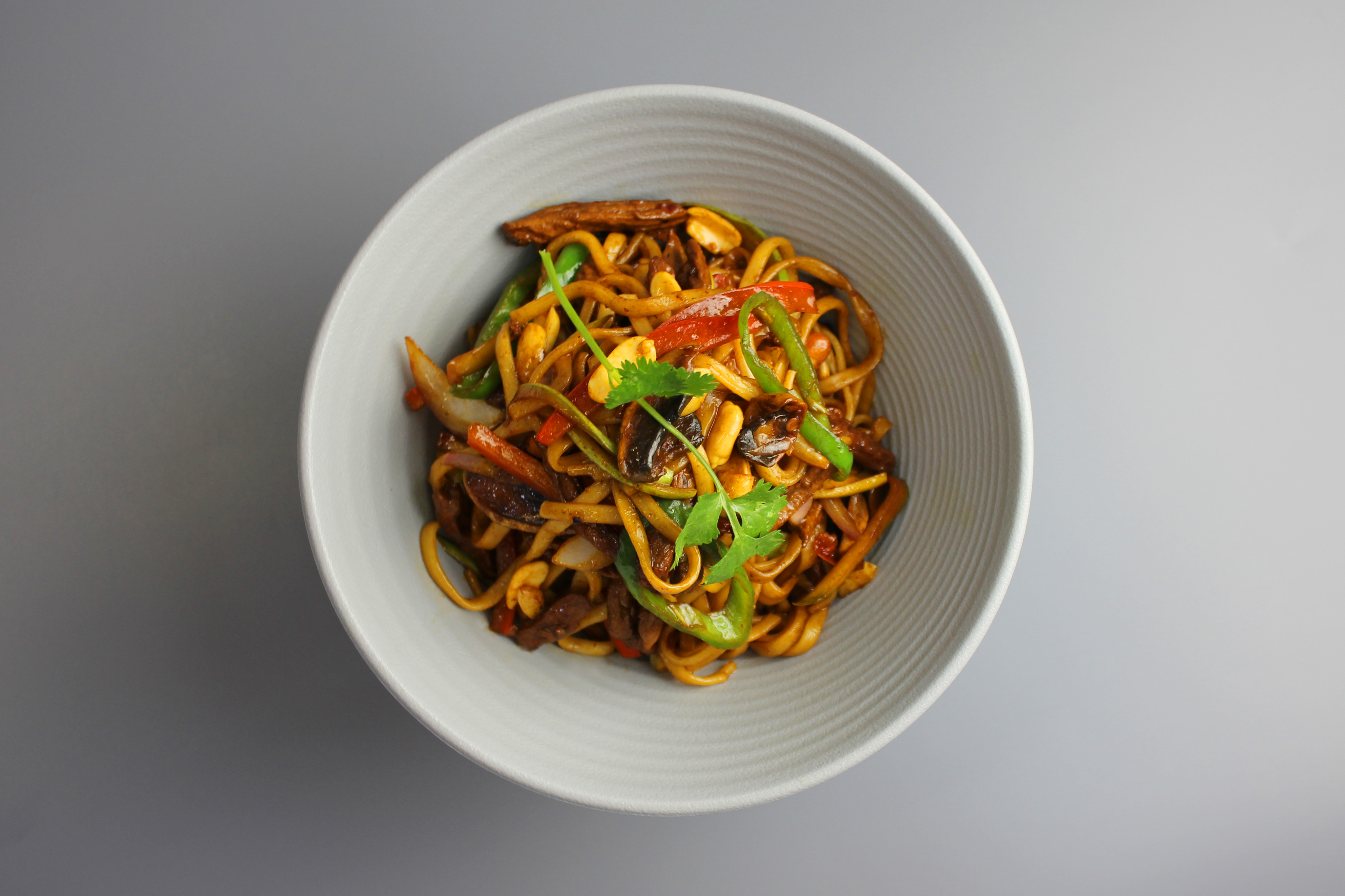 ЛАПША С ГОВЯДИНОЙ И АРАХИСОМ