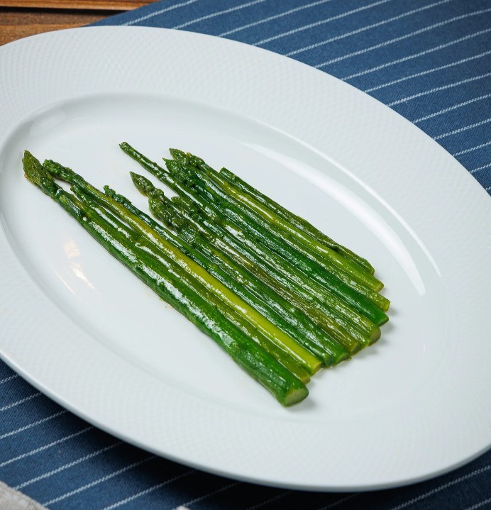 Спаржа с чесночным маслом